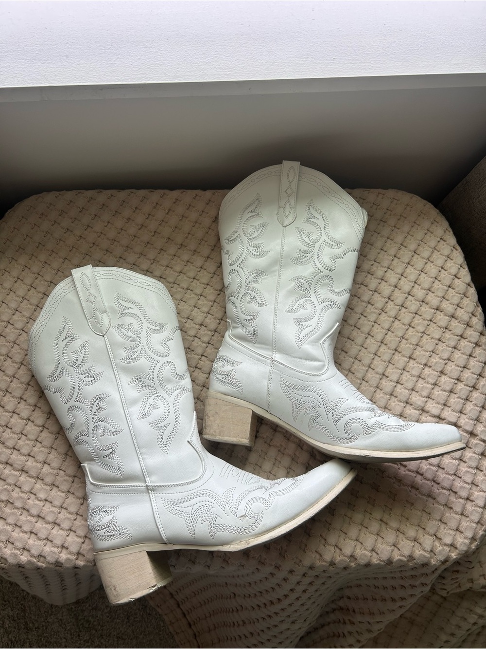 Women's White Western Embroidered Cowboy Boots